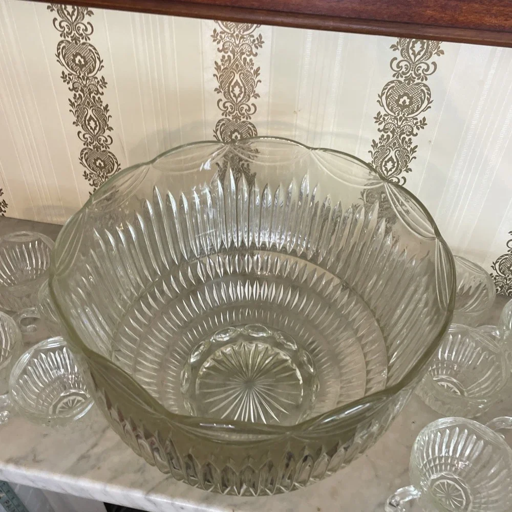 Vintage Indiana Glass Company Royal Drape Punch Bowl Set 10‎ Ribbed Hooked Cups